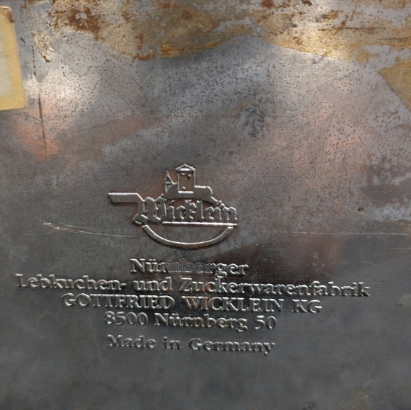 Vintage Metal Decorative Box - Picture 7 of 9